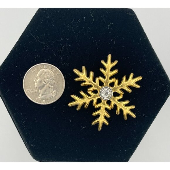 2" Snowflake Brooch Gold Tone Clear Crystal Rhinestone Center Holidays - Picture 8 of 9